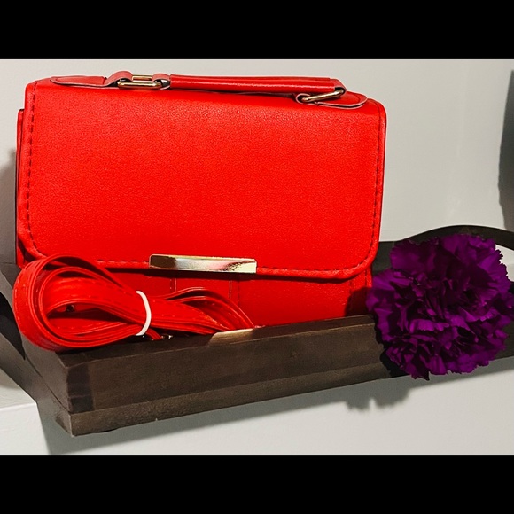 Red hand bag - Picture 2 of 3